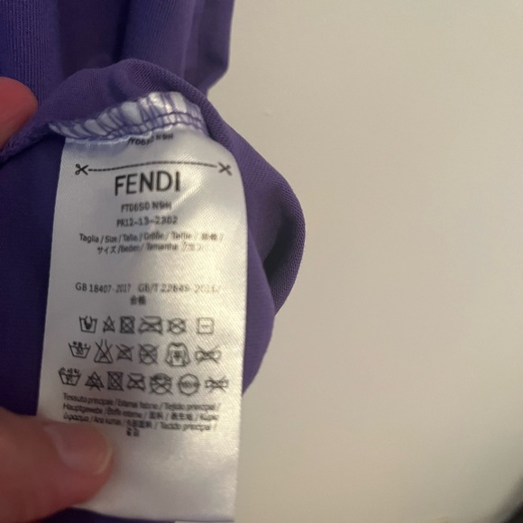 Fendi T-Shirt size Medium - Picture 6 of 7